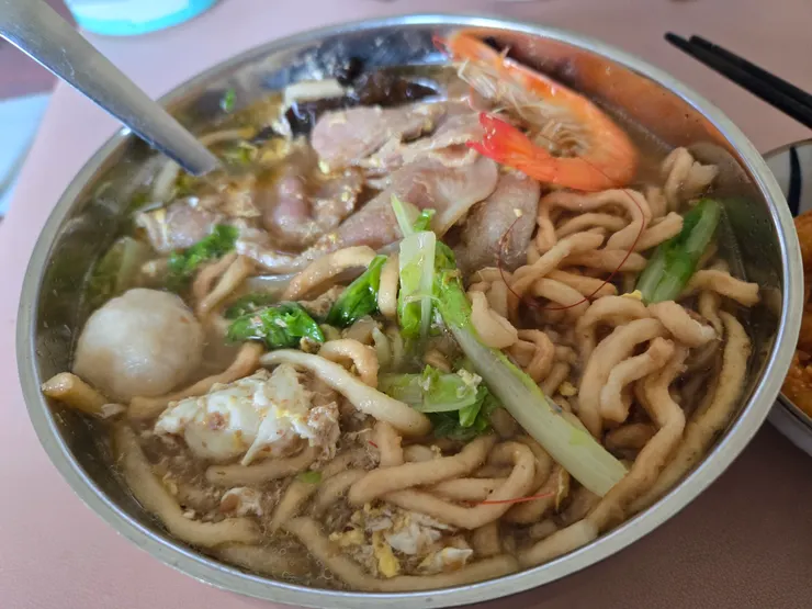 蝦、肉、菜、丸子、蛋都有