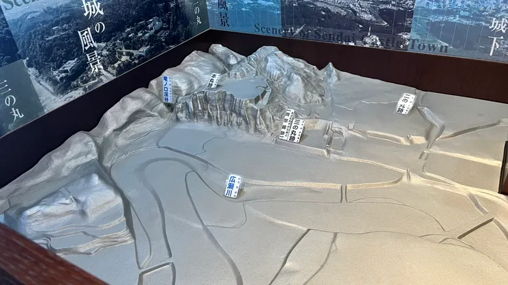 透過這張地形圖,可以理解仙台城為何不需天守。