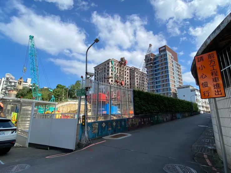 施工中的高家古厝基地與陶牆