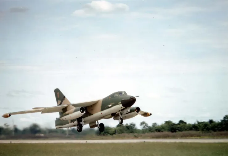 EB-66是基於B-66轟炸機發展的電戰機，該系列普遍有動力不足的缺陷。B-66本就有推力偏低的問題，改裝成電戰機後重量進一步增長，也讓動力更顯得不足，甚至到了起飛時必須先只帶少量燃料等起飛後再加滿的程度；而也正是因為動力太弱，因此機動很困難且單發飛行基本不可能；而另一個問題是EB-66的干擾器也會妨礙機上雷達告警設備。1月14日的戰果是北越第一次與唯一一次以米格擊落EB-66，在這次戰損後，美國空軍加強對EB-66的護航強度，也不再讓EB-66進入北越境內，只能在寮國或北部灣活動，但相對戰場的距離也因此拉長，降低干擾器的效能。