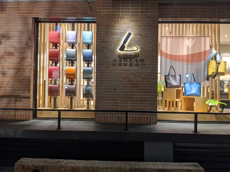 土屋鞄店外一景，充滿大人質感