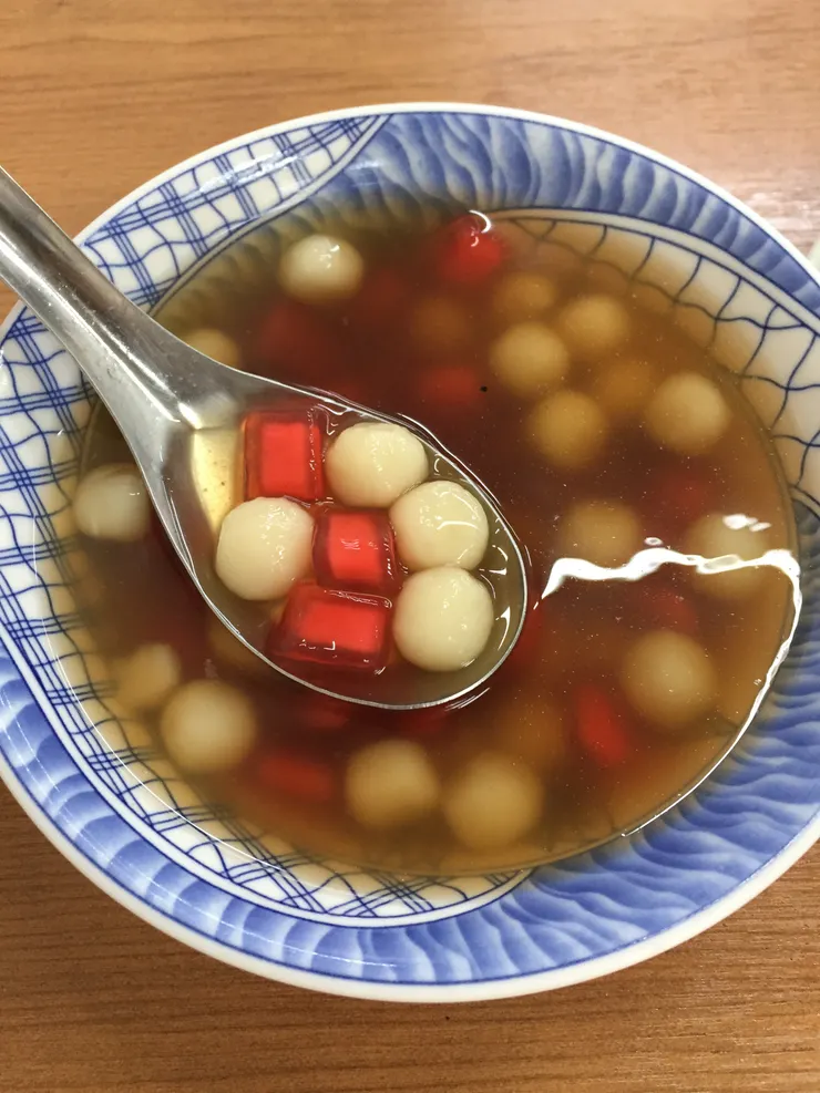 可愛粉角本人，還有它的湯圓好朋友。