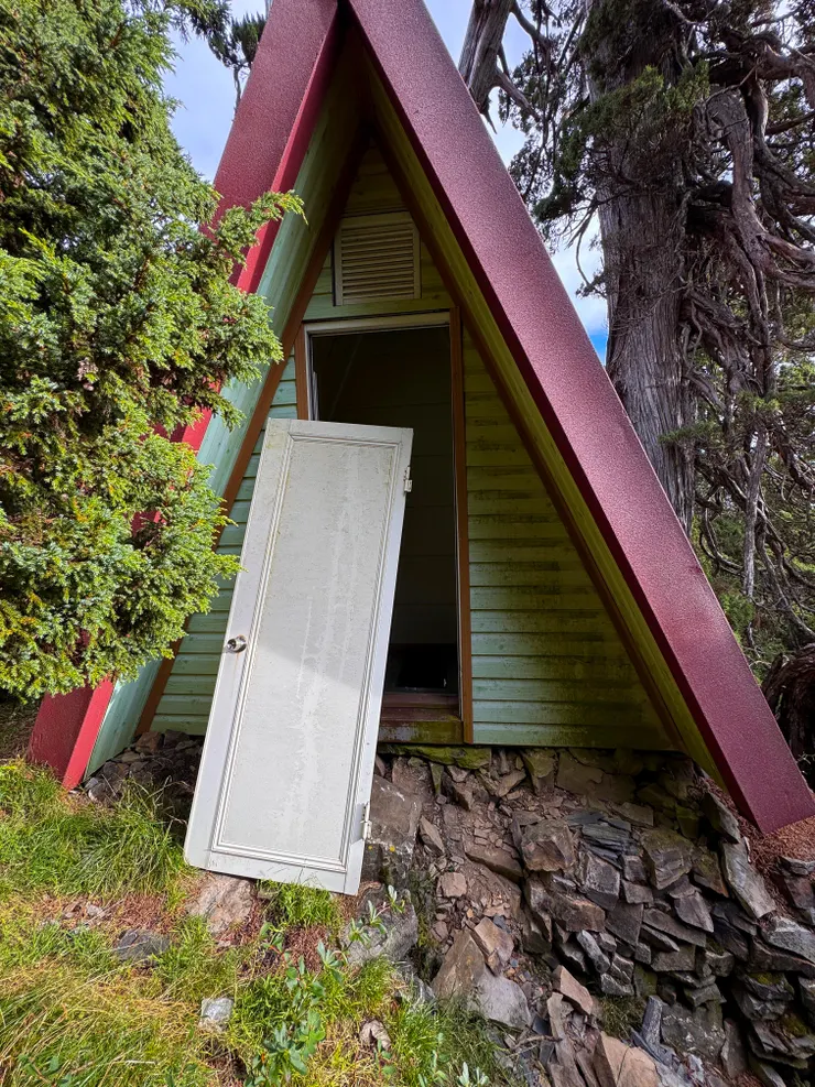 雪北山屋的門也壞掉了