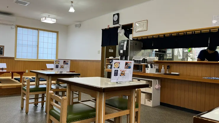 店內空間還算寬敞舒適。