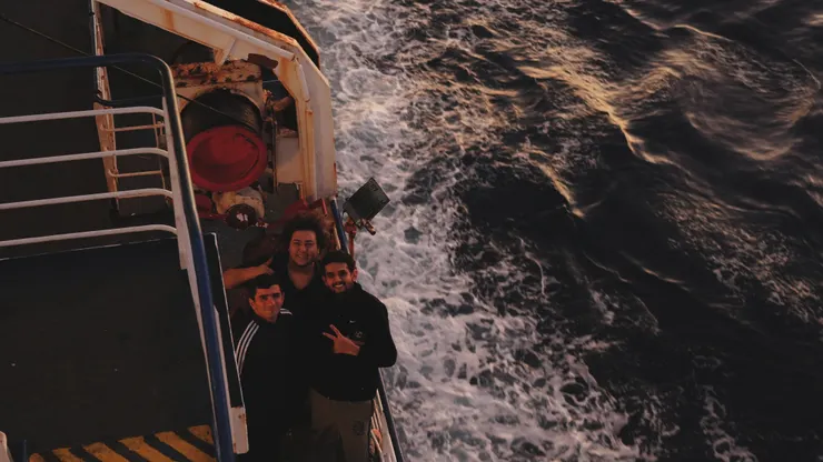 急著想入鏡的船員