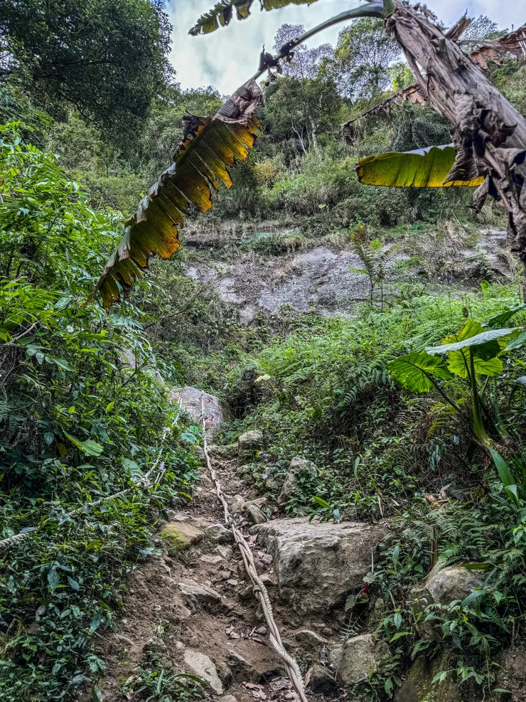 土路拉繩陡上~~