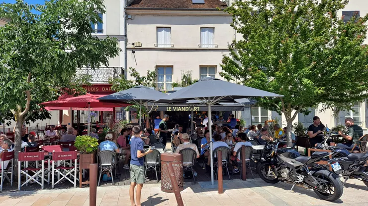 室內真的沒人！