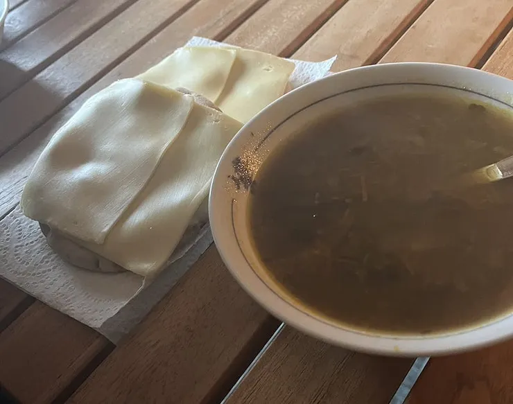 午餐的蘑菇湯 & 乳酪麵包