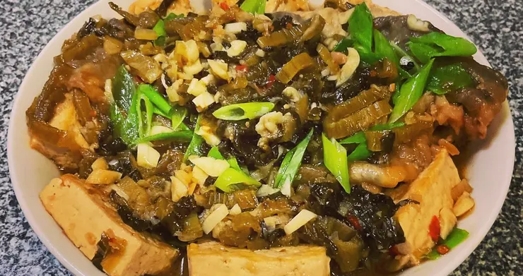 最近做的酸菜豆腐燒魚。