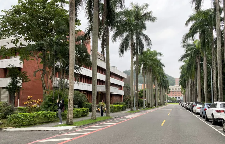 位於數理大道上的人文社會科學研究中心，1975,王大閎