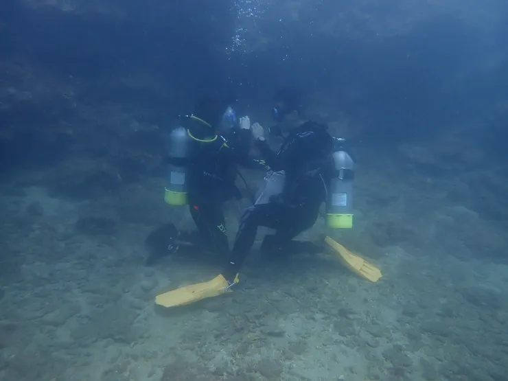 當時的我緊抓著教練不放，要幫我拍張照都十分的困難（笑）