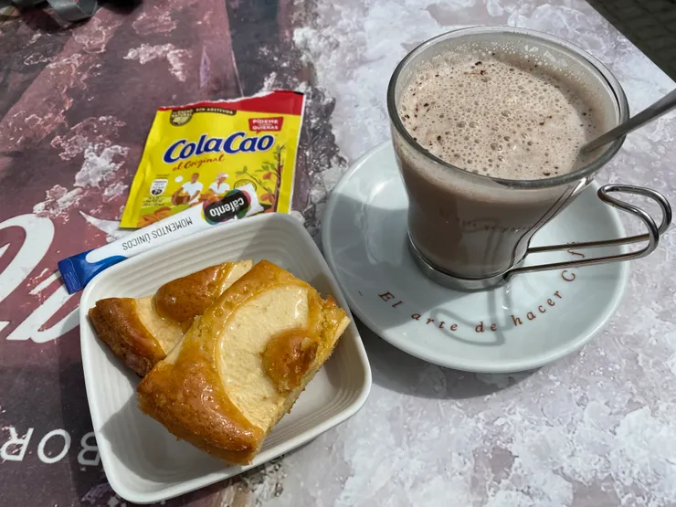 點一杯巧克力牛奶還送糕點