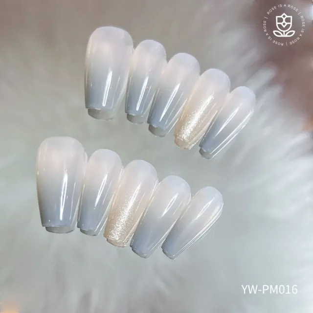 藍灰色調穿戴美甲