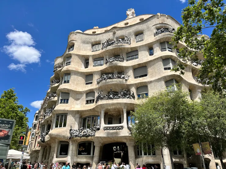 高第設計的米拉之家