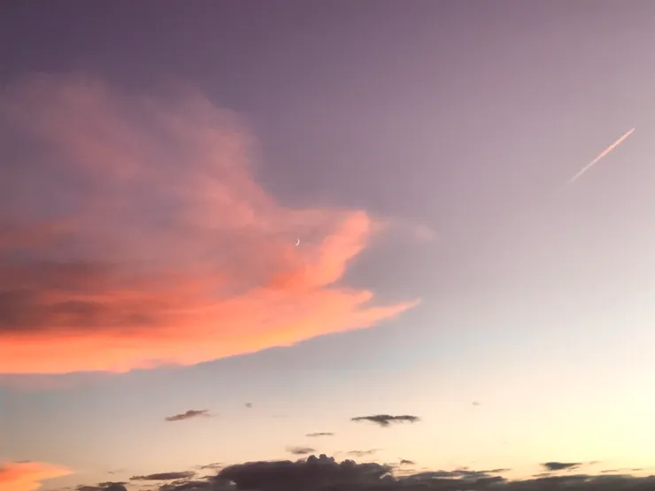 我像一顆球,漂浮在空中。