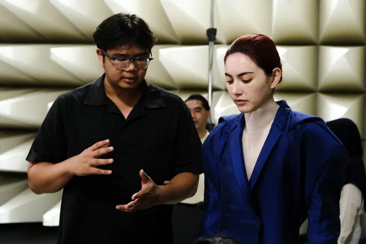 導演林金偉指導曾出演《淒厲人妻》的女主角Davika Hoorne