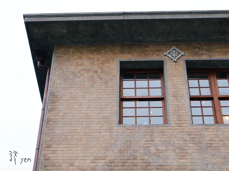修復後的街屋還保留「東」字商標