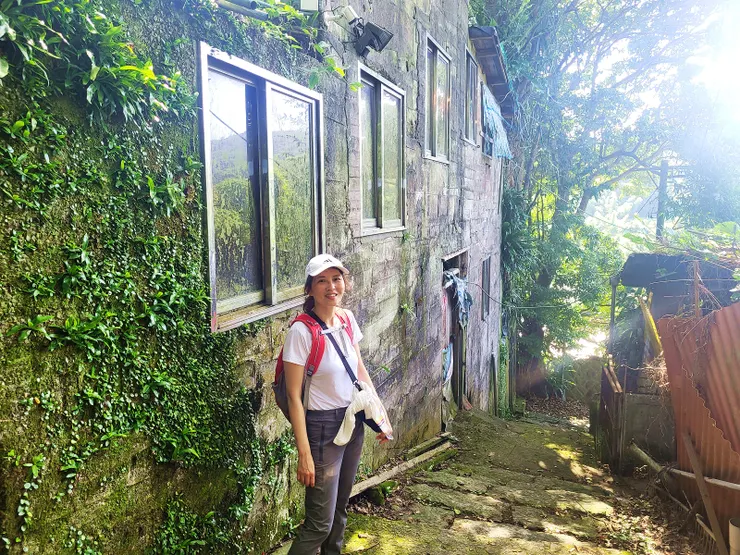 於此民宅左轉進入路跡不明山徑