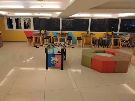 大廳環境乾淨整潔，可在此用餐(有提供嬰兒座椅)