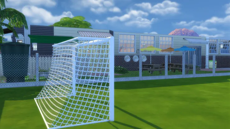 龍門有網另一個好處是入球後容易些撿，球不會飛個老遠的。