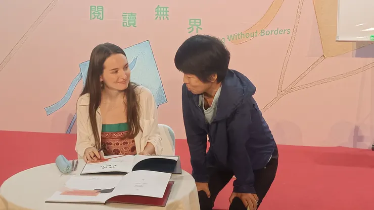 我跟莉迪亞說:你的作品讓我思考很多。