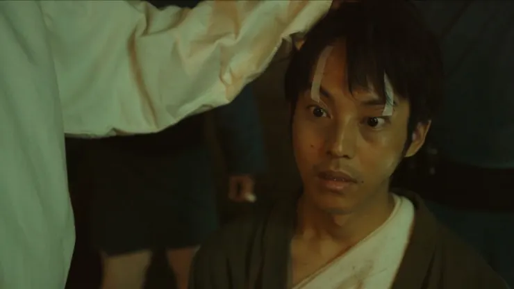 乃木弄昏黑須，使用他的臉部辨識解鎖手機