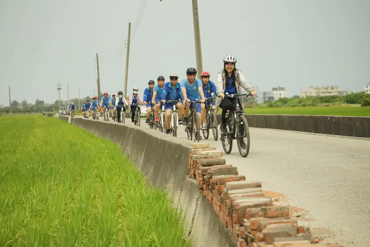 「聽聞的甘蔗往事」，是二林高中校訂必修二林譜當中關注在地糖業發展歷史的戶外踏查課程，由二林高中師生共同設計。 