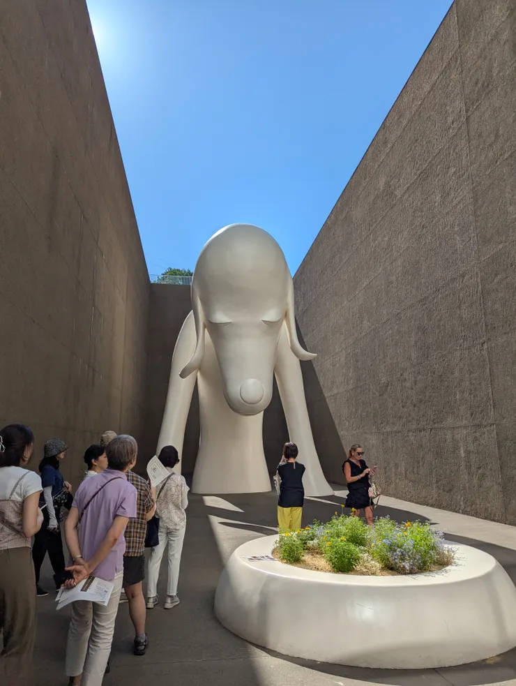 奈良美智青森犬