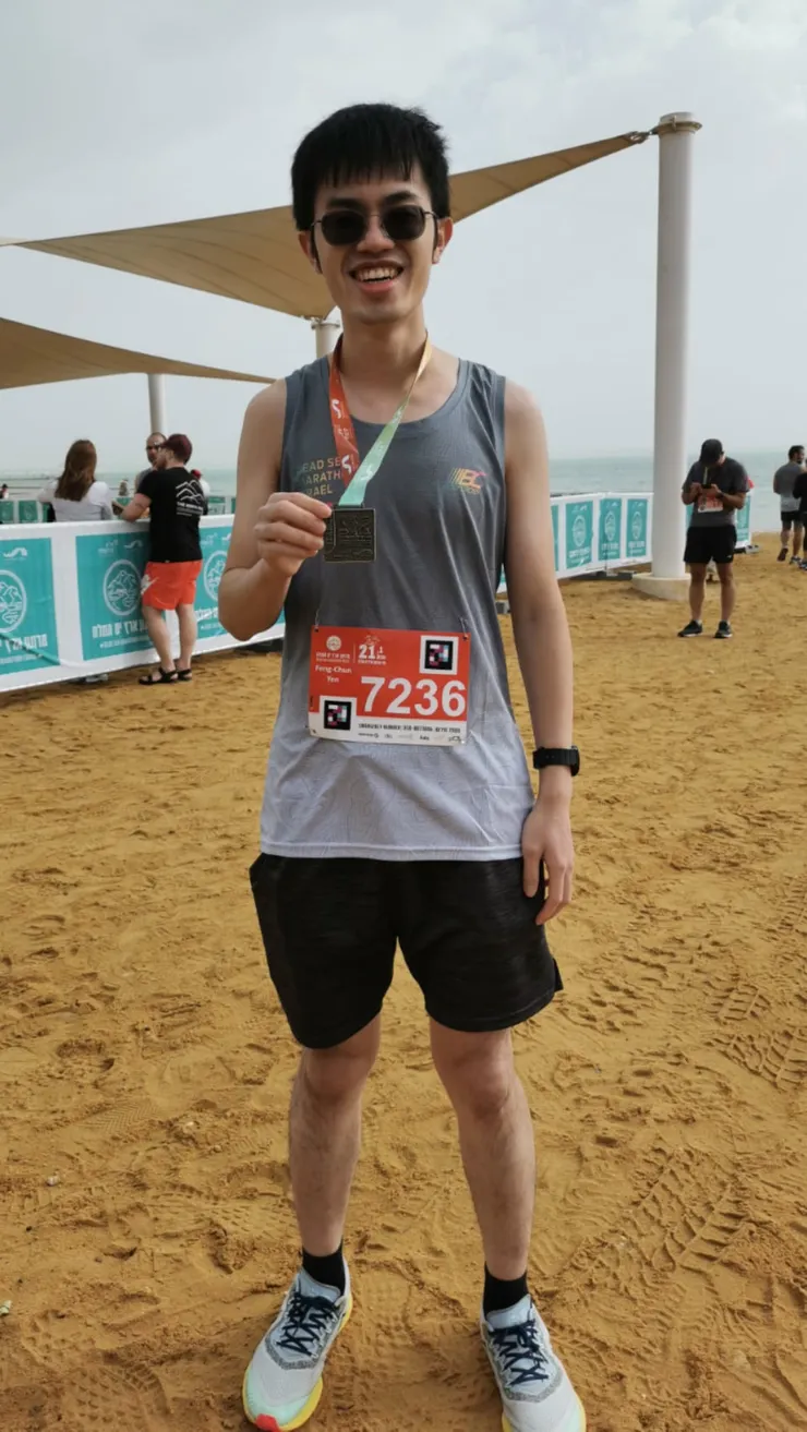 2022年二月，在死海完成人生中的第一個半馬