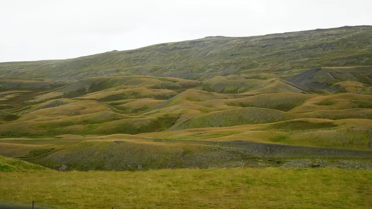 冰島車程中透過車窗拍攝景色