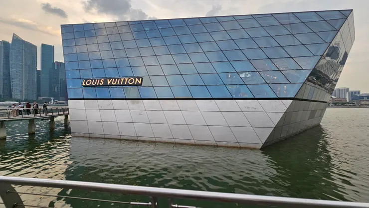 新加坡水上LV的玻璃帷幕超美!