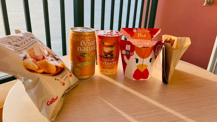 玩玩水,回到房間泡個澡,準備迎接日落,飯店樓下就是LAWSON商店,完美的下午茶啊!