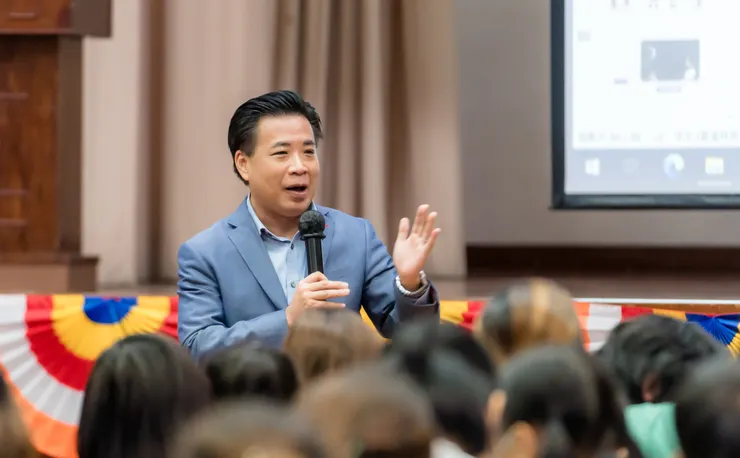 「今天的活動讓我很感動，尤其看到父母與孩子相擁的畫面。我做了教育這麼多年，為甚麼仍有衝勁繼續做下去？就是為了見證孩子與家長的成長。」吳永雄校長邊說邊展露親切的笑容