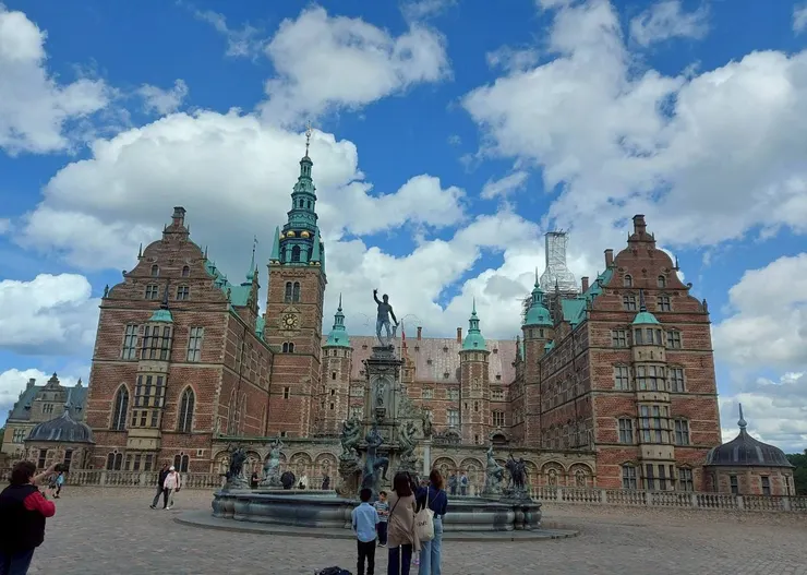 雕像前......淨空是很難的