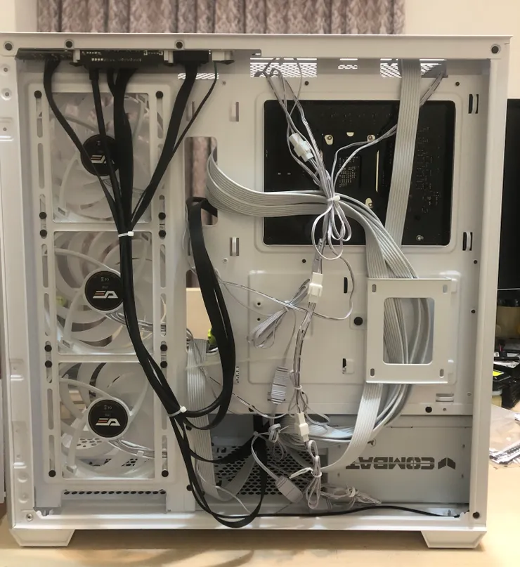 開始進行理線，這邊真的讓人超抗拒的！