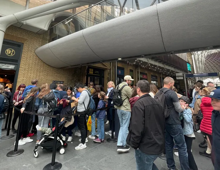 人山人海的九又四分之三月台