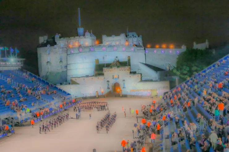 觀眾在愛丁堡城堡前陸續的就座