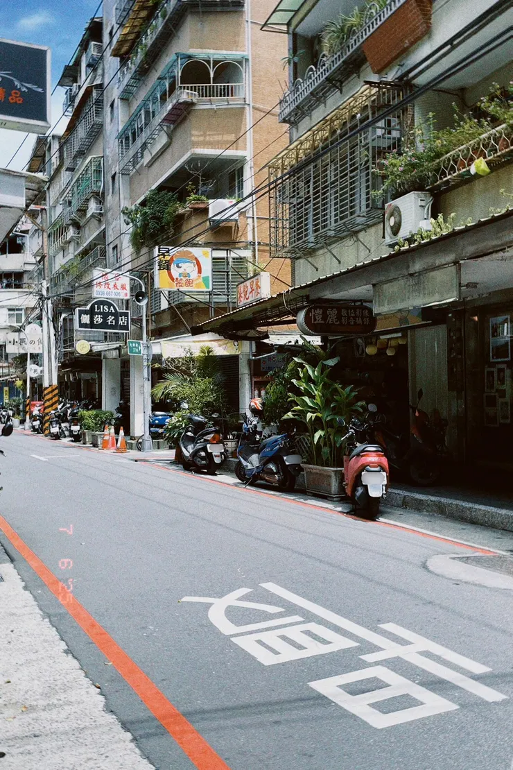 台灣街頭常看到每個老闆們的美感展現(招牌)