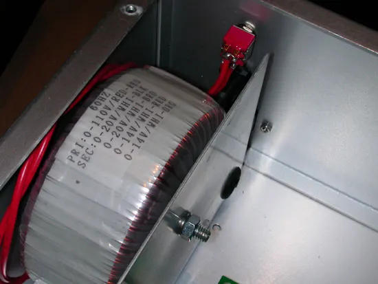 變壓器是向友站 AB Web 訂製，規格為 20-0/3A 兩組與 14-0/1A 兩組