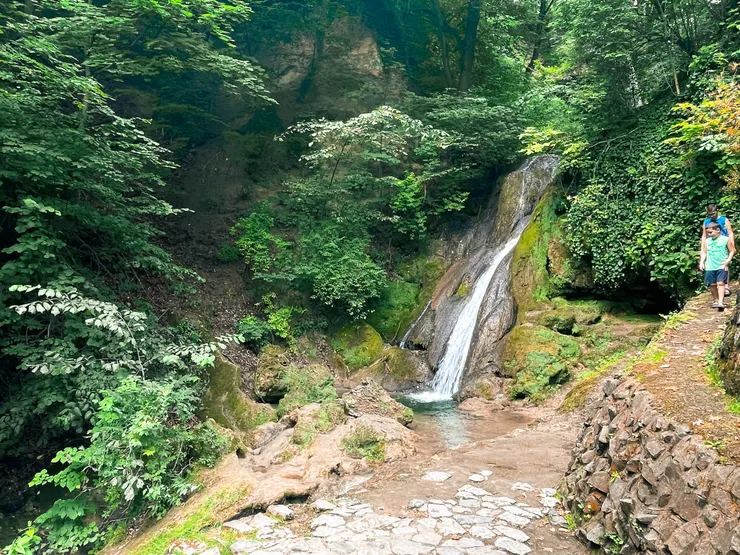  利拉菲賴德瀑布 Lillafüred Waterfall 的下游 shot by Emma@ 07 / 17 / 2024.