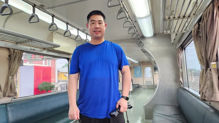 這是二水前往集集的集集線小火車!我又不小心包車了!我好喜歡我身後的那個月洞門設計!
