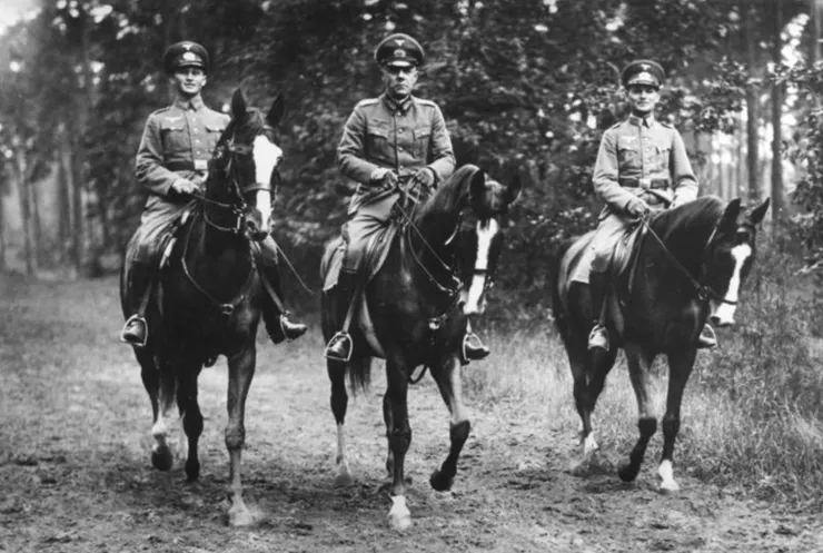 路德维希·贝克（中）