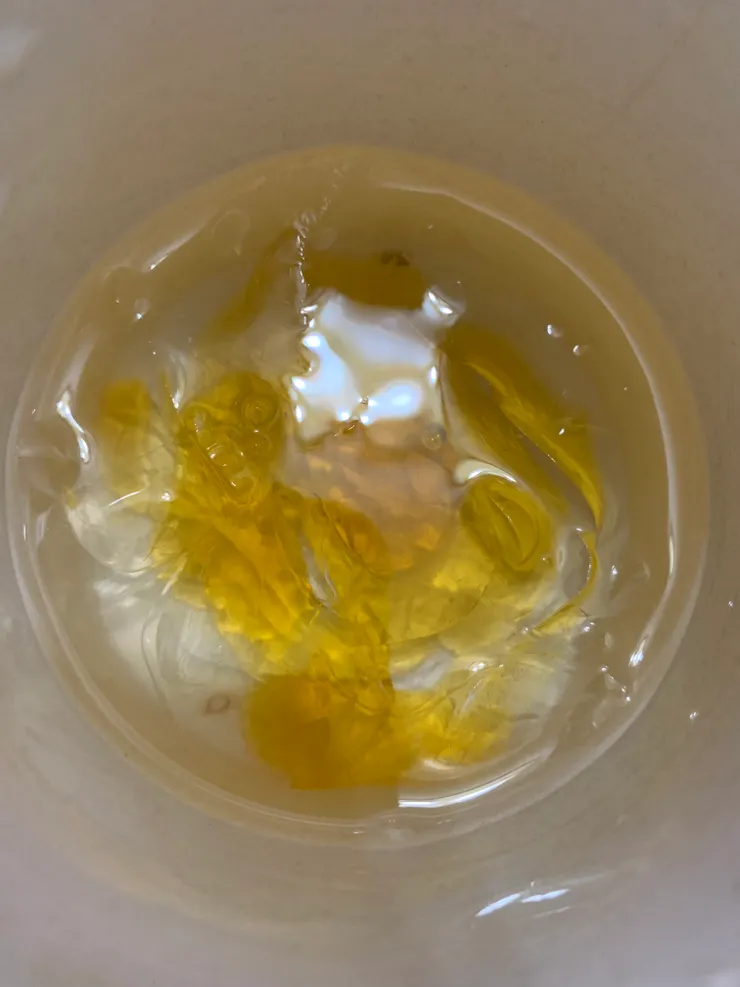 好美的生蜂蜜水（未攪開前）