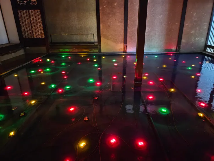 家計劃《角屋》展出的〈sea of Time '98〉