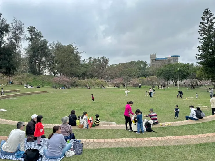 每逢假日，新竹公園是許多市民的野餐好去處