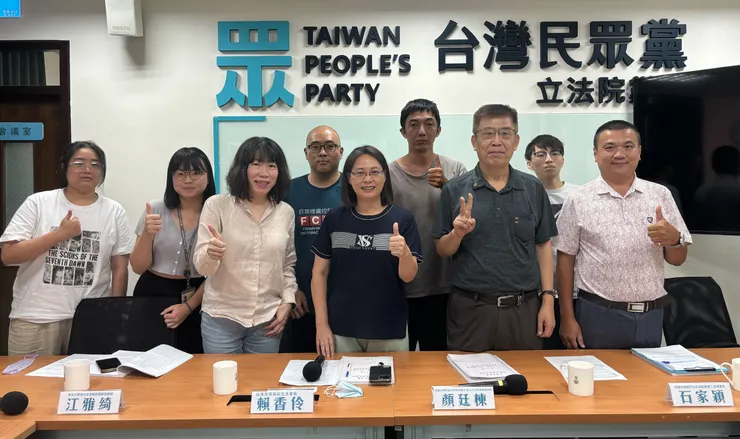 民眾黨政策會舉辦外送平台合併案工作坊，工會代表強調「相關市場」界定是公平會審查外送平台合併案的重點。圖：台灣民眾黨政策會提供。