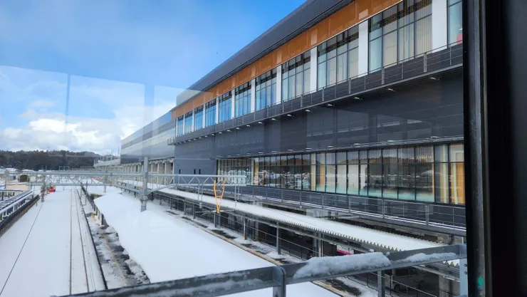 被雪覆蓋的車站