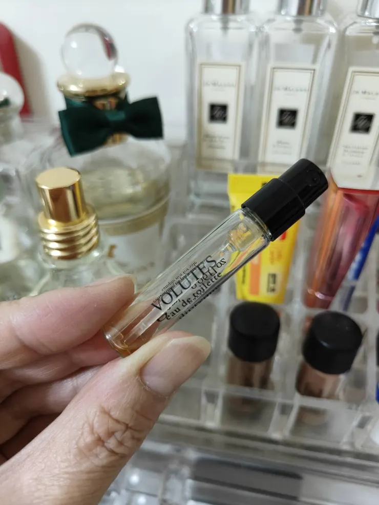 幾乎快使用完畢的試管香