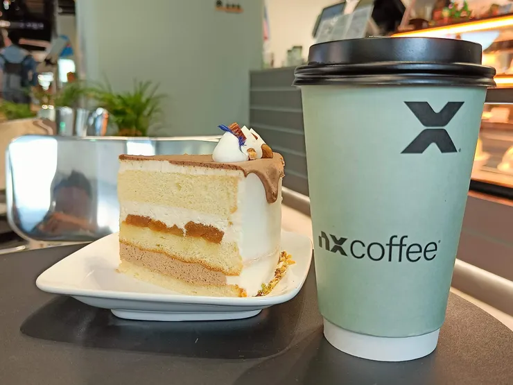 運用科技在咖啡上，店內陳設也十足的科技風