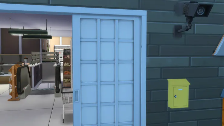 一般來說超市都使用趟門，可能比較省地方和門大些，這家也一樣。